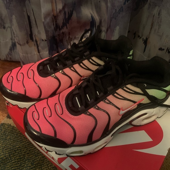 Air Max - Picture 2 of 2